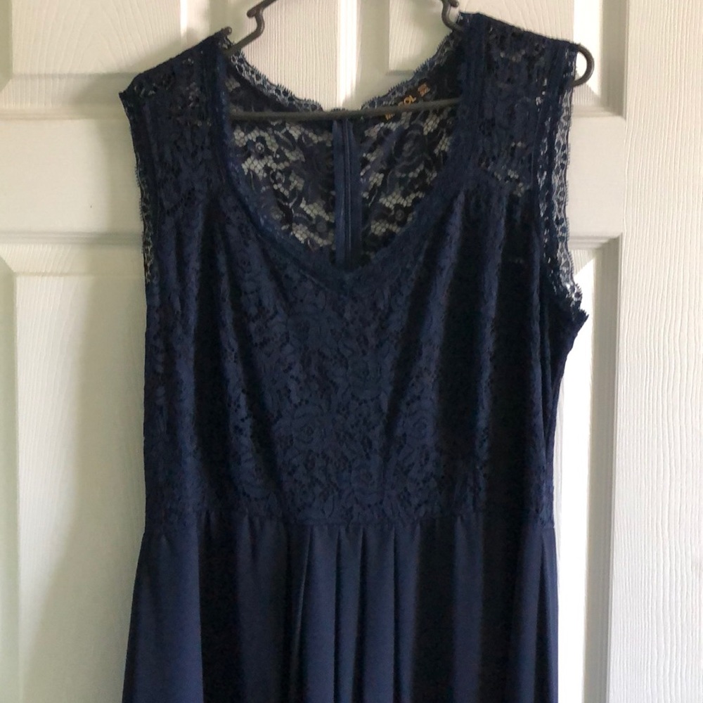 Beautiful navy dress great for special occasion